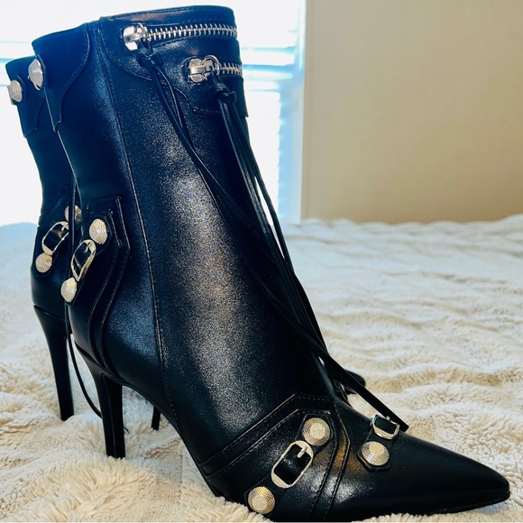 Sleek Black Ankle Boots with Silver Details - Picture 9 of 10